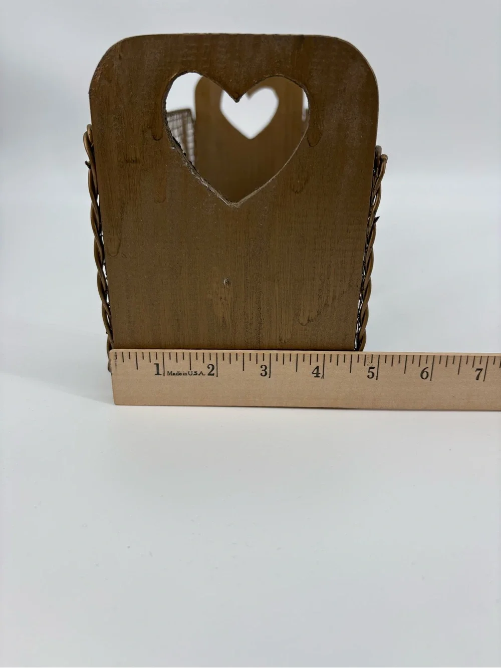 Vtg Country Farmhouse Wire Mesh Basket Wood Heart Wall Pocket Spice Rack Planter